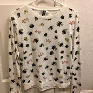 Comfy top with cute sushi print 🍣